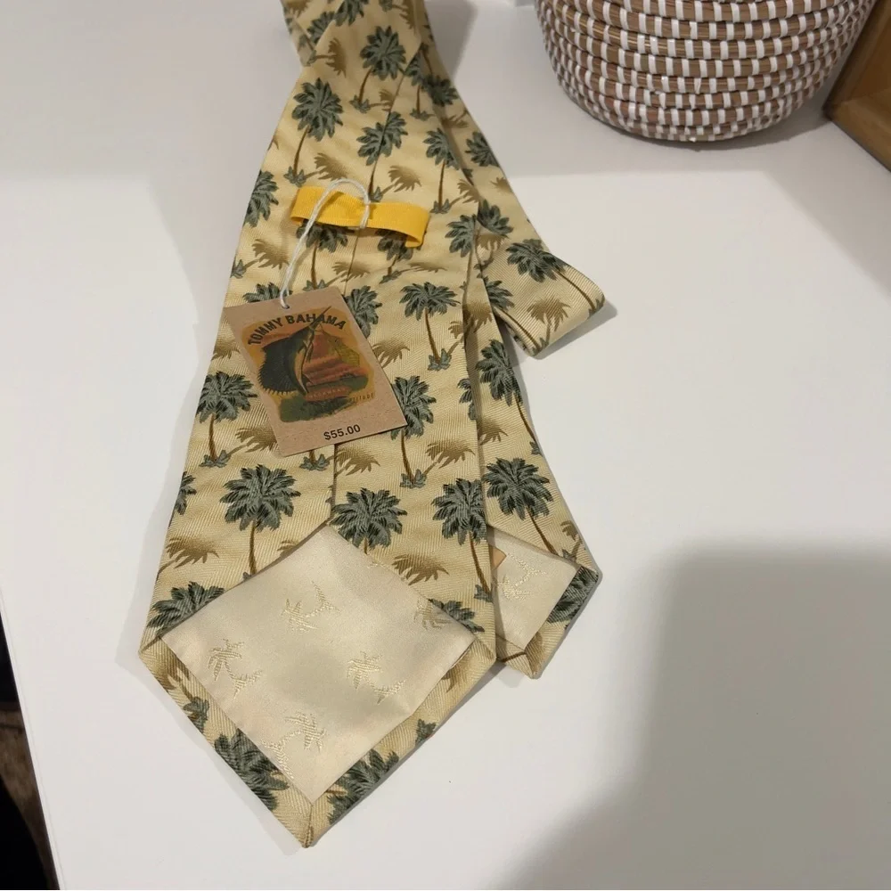 nwt TOMMY BAHAMA silk printed palm tree tie mens